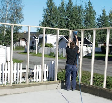 Garage byggsats: Res de två första sektionerna i ett hörn Garage byggsats